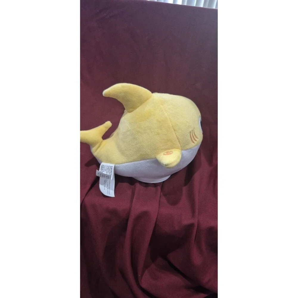 Baby Shark Pinkfong Dancing Doll Singing Yellow Plush WowWee Nickelodeon Works